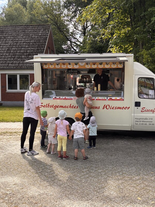 Bild vergr&ouml;&szlig;ern: Eiswagen